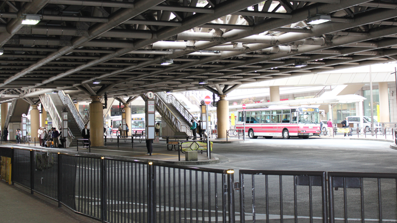 立川駅北口バスロータリーの風景画像